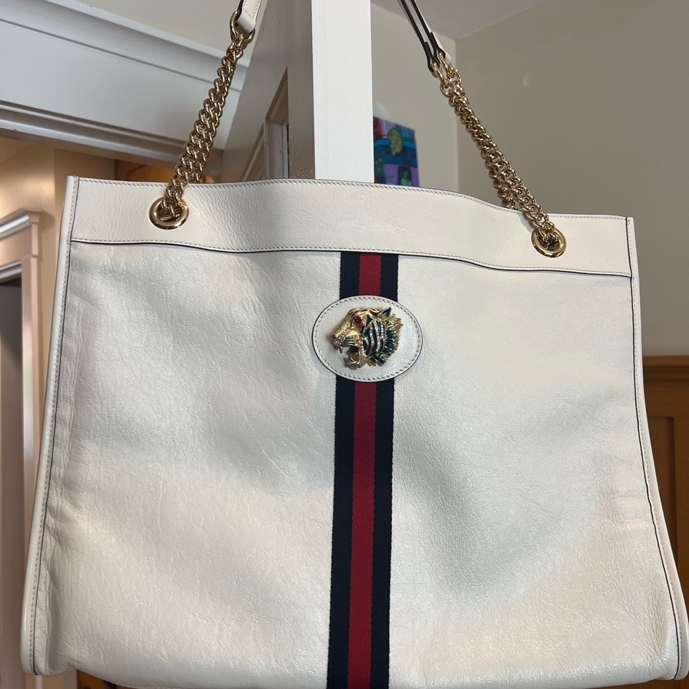Gucci Elegant Cream Tote Bag with Gold Accents
